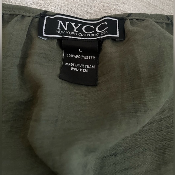 Green and black NYCC blouse | size L - Picture 2 of 2